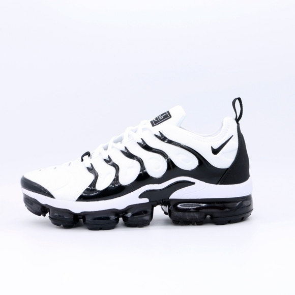 nike vapormax plus white black